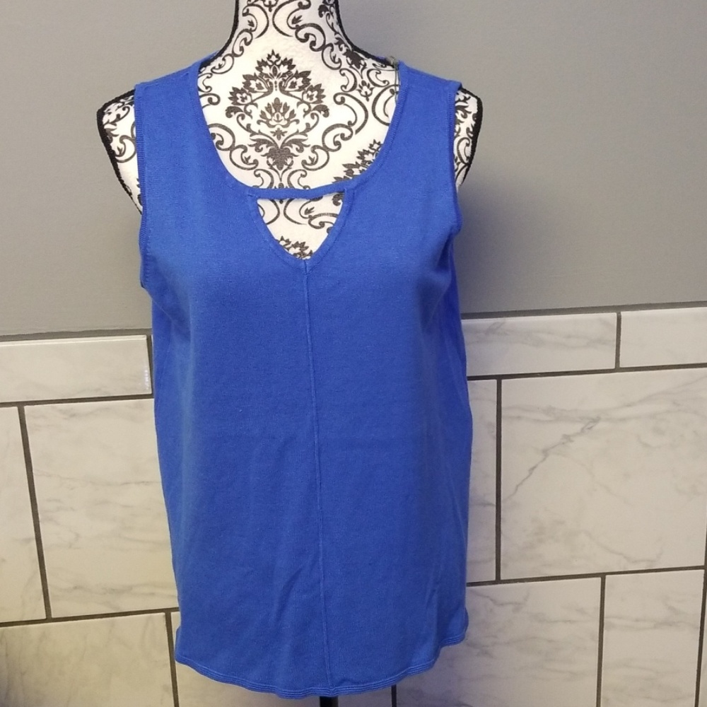 Joseph A keyhole NWT top